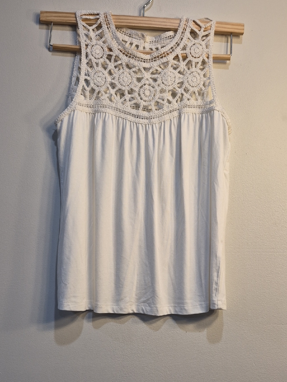 Reitmans Cream Crochet Yoke Sleeveless Tank